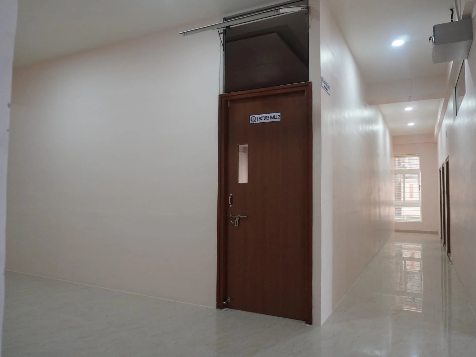 Entrance to Lecture Hall 2 and the adjoining college corridor
